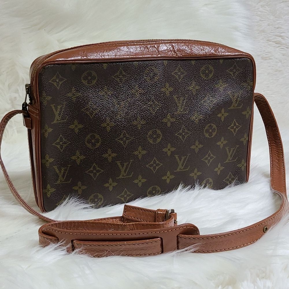 💯 Authentic Louis Vuitton Handbag 🍀